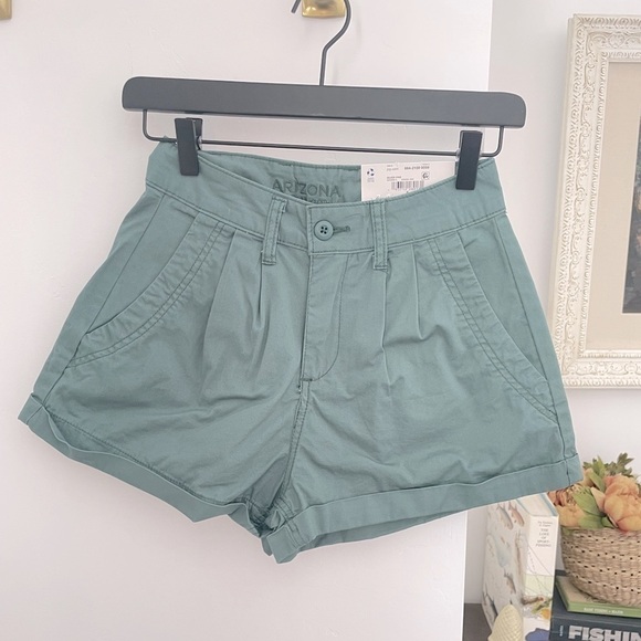 NWT Arizona Jeans Co. High Rise Silver Green Khaki Shorts junior 5 pleated - Picture 1 of 8